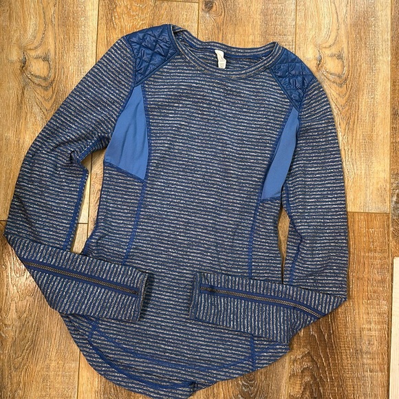 LULULEMON QUILTED running top size 4 blue - Picture 3 of 9